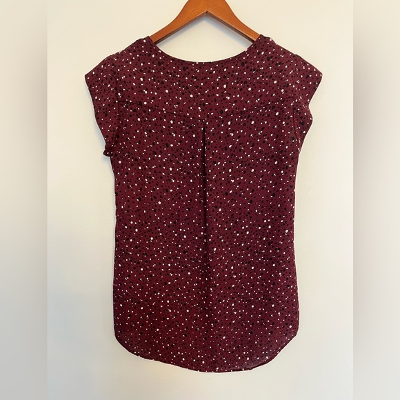 Reitmans Women's Burgundy Dot Top size XS - Picture 2 of 5
